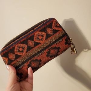Cute vintage zipper clutch/wallet. Minor imperfections see pics
